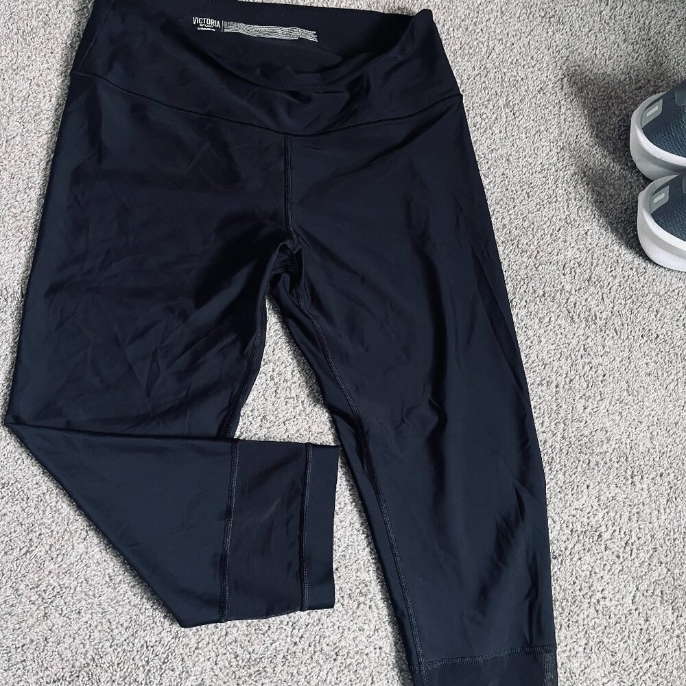 Victoria Secret Sport black Capri legging